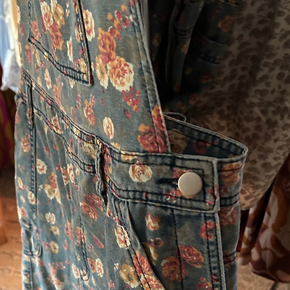 Blue Velvet NWT Overalls. Floral Printed Denim, Wide Leg, Lightweight - Picture 10 of 10